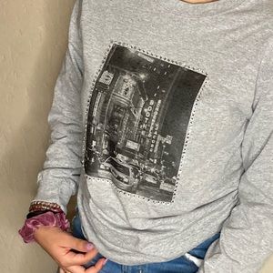 LONG SLEEVE GRAPHIC TEE